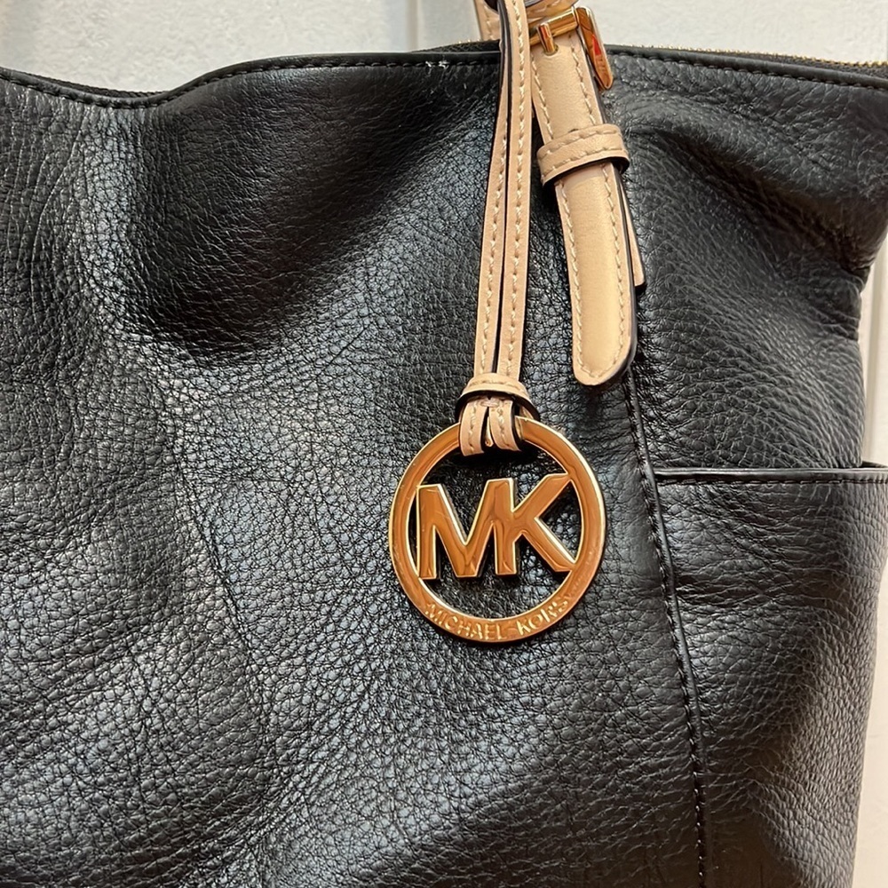 Michael Kors Black & Tan Pebbled leather Jet set tote bag - Picture 4 of 11